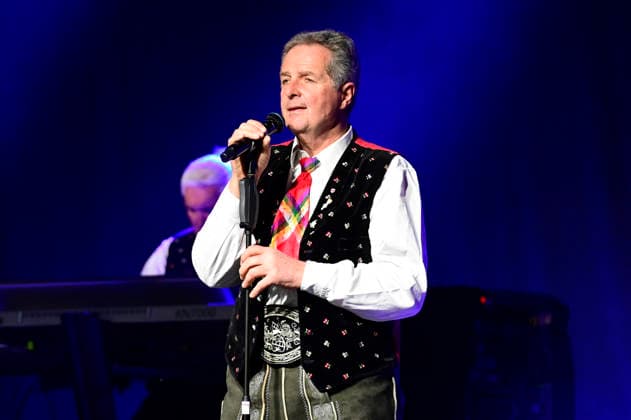 Norbert Rier von den Kastelruther Spatzen live bei einem Konzert der Friedensadler˜-Tour im Messe- und Veranstaltungspark. Löbau, 09.04.2026