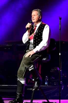 Norbert Rier von den Kastelruther Spatzen live bei einem Konzert der Friedensadler˜-Tour im Messe- und Veranstaltungspark. Löbau, 09.04.2026