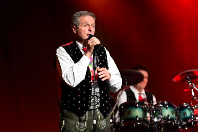 Norbert Rier von den Kastelruther Spatzen live bei einem Konzert der Friedensadler˜-Tour im Messe- und Veranstaltungspark. Löbau, 09.04.2026