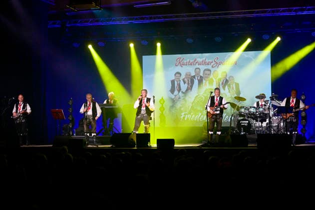 Die Kastelruther Spatzen live bei einem Konzert der Friedensadler˜-Tour im Messe- und Veranstaltungspark. Löbau, 09.04.2026