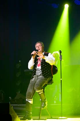 Norbert Rier von den Kastelruther Spatzen live bei einem Konzert der Friedensadler˜-Tour im Messe- und Veranstaltungspark. Löbau, 09.04.2026