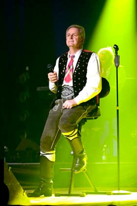 Norbert Rier von den Kastelruther Spatzen live bei einem Konzert der Friedensadler˜-Tour im Messe- und Veranstaltungspark. Löbau, 09.04.2026