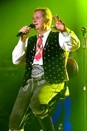 Norbert Rier von den Kastelruther Spatzen live bei einem Konzert der Friedensadler˜-Tour im Messe- und Veranstaltungspark. Löbau, 09.04.2026
