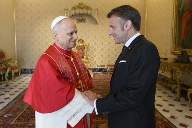News Bilder des Tages Pope Leo XIV Meets Emmanuel Macron - Vatican Pope Francis meets French President Emmanuel Macron at the Vatican on April 10, 2026. Photo by (EV) Simone Risoluti Vatican Media ABACAPRESS.COM Rome  Copyright: xABACAx