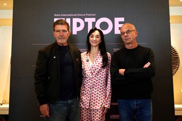 Entertainment Bilder des Tages Inauguration Soho International Dance Festival TIP TOE The president of the Soho CaixaBank Theater Antonio Banderas i the dancer and director of Soho International Dance Festival TIP TOE, Lucía Lacarra c and the director of the French company Malandain Ballet Biarritz, Thierry Malandain d at the photocall at the inauguration of the Soho International Dance Festival TIP TOE A 10 April 2026, in Malaga Andalusia, Spain Four leading international dance companies will participate in the first edition of the Soho International Dance Festival TIP TOE, which will take place at the Soho CaixaBank Theater For ten days in April, Malaga will be filled with dance, movement and artistic expression 10 APRIL 2026 Á Malaga Andalucia Malaga Andalucia Espana  Copyright: xÃ?lexxZeax 7428795