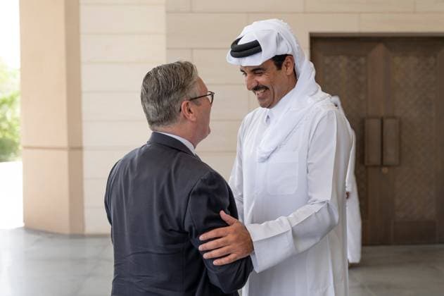 News Bilder des Tages The Emir of Qatar, Tamim bin Hamad Al Thani, meets with the Prime Minister of the United Kingdom, Keir Starmer, at Lusail Palace in Doha, The Emir of Qatar, Tamim bin Hamad Al Thani, meets with the Prime Minister of the United Kingdom, Keir Starmer, at Lusail Palace in Doha, where they discuss the latest regional and international developments. Doha, Qatar, April 10, 2026. Photo by Emiri Diwan Office Doha Doha Qatar 100426_Qatar_QPO_00(2) Copyright: xapaimagesxEmirixDiwanxOfficex xapaimagesx