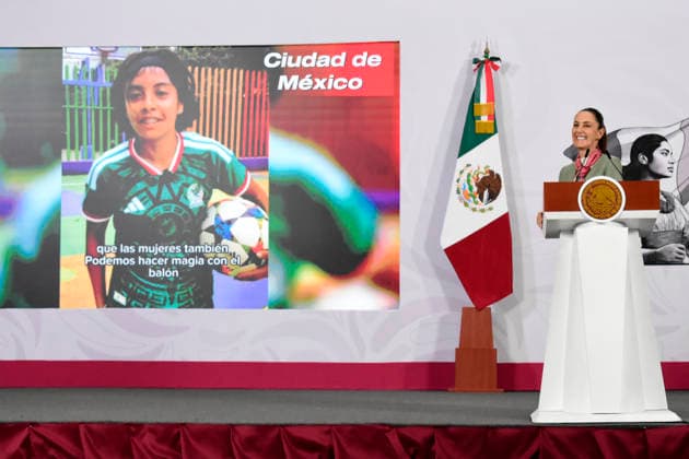 Mexico™s President Claudia Sheinbaum Holds Briefing Towards FIFA World Cup Mexico™s President Claudia Sheinbaum Pardo speaks during a news conference about the social benefits of the Social World Cup ahead the 2026 FIFA World Cup, at the National Palace. on April 10, 2026 in Mexico City, Mexico. (Photo by Luis Barron Eyepix Group) Copyright: xLuisxBarronx xEyepixxGroupx LB_10042026_180370