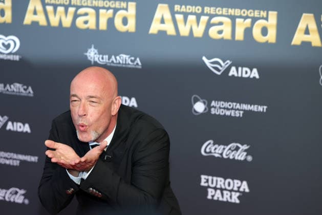 Entertainment Bilder des Tages Radio Regenbogen Award 2026 Der Graf von Unheilig auf dem roten Teppich. Radio Regenbogen Award 2026. Verleihung des 26. Radio Regenbogen Awards am 10.04.2026 in der Europa Park Arena in Rust. Baden-Württemberg, Deutschland. *** Radio Regenbogen Award 2026 The Count of Unheilig on the red carpet Radio Regenbogen Award 2026 Presentation of the 26 Radio Regenbogen Award on 10 04 2026 in the Europa Park Arena in Rust Baden Württemberg, Germany