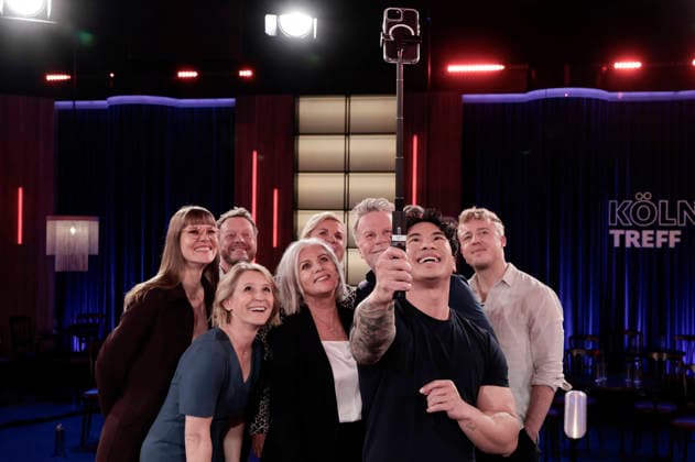 Eva Asselmann, Roland Riebeling, Susan Link, Birgit Schrowange, Hera Lind, Jenke von Wilmsdorff, Tutty Tran und Janik von Wilmsdorff bei der Aufzeichnung der WDR-Talkshow Kölner Treff im WDR Studio BS 3. Köln, 10.04.2026 *** Eva Asselmann, Roland Riebeling, Susan Link, Birgit Schrowange, Hera Lind, Jenke von Wilmsdorff, Tutty Tran and Janik von Wilmsdorff at the recording of the WDR talk show Kölner Treff in WDR Studio BS 3 Cologne, 10 04 2026 Foto:xR.xSchmiegeltx xFuturexImagex koelner_treff1004_6404