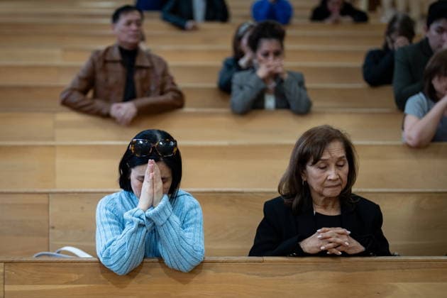 April 10, 2026, Bc, CANADA: People pray during a Lapu-Lapu festival tragedy commemoration memorial mass at St. Andrew s Parish in Vancouver, on Friday April 10, 2026. CANADA  - ZUMAc35_ 20260410_zaf_c35_053 Copyright: xEthanxCairnsx