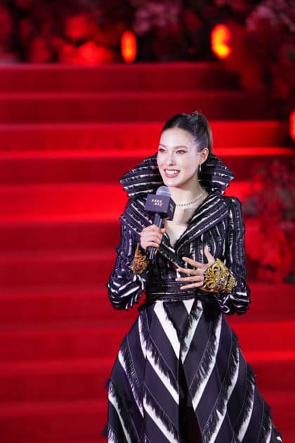 Entertainment Bilder des Tages SHANGHAI, CHINA - APRIL 10: Chinese freestyle skier Eileen Gu Ailing attends the premiere of film The Devil Wears Prada 2 on April 10, 2026 in Shanghai, China.  Copyright: xVCGx 111633971590