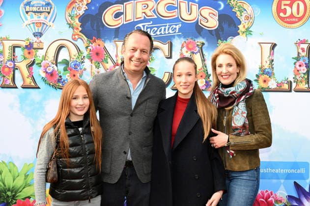 Heinrich Philipp Becker, Geschäftsführender Gesellschafter der Privatbrauerei Gaffel, und Famile kommt zur Kölner Premiere des Circus Roncalli