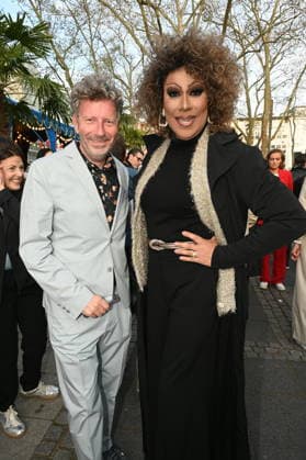 Moderator Thorsten Schorn und Drag Queen Catherrine Leclery kommt zur Kölner Premiere des Circus Roncalli