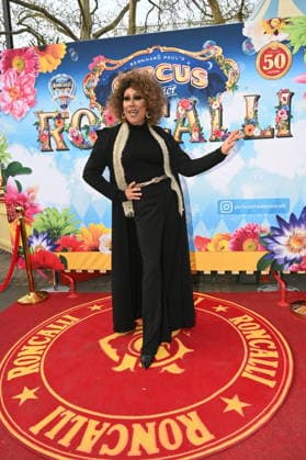 Drag Queen Catherrine Leclery kommt zur Kölner Premiere des Circus Roncalli