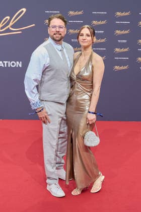 Felix von Jascheroff mit Ehefrau Alexandra Sophie Winterberg - Internationale Premiere & Global Fan Celebration von Michael an der Uber Eats Music Hall in Berlin am 10.04.2026. Kinopremiere Michael