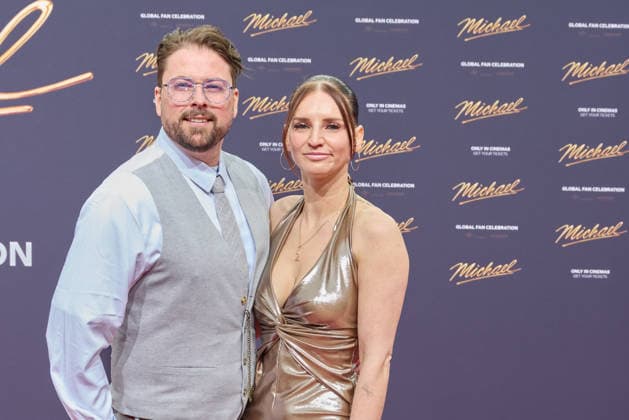 Felix von Jascheroff mit Ehefrau Alexandra Sophie Winterberg - Internationale Premiere & Global Fan Celebration von Michael an der Uber Eats Music Hall in Berlin am 10.04.2026. Kinopremiere Michael