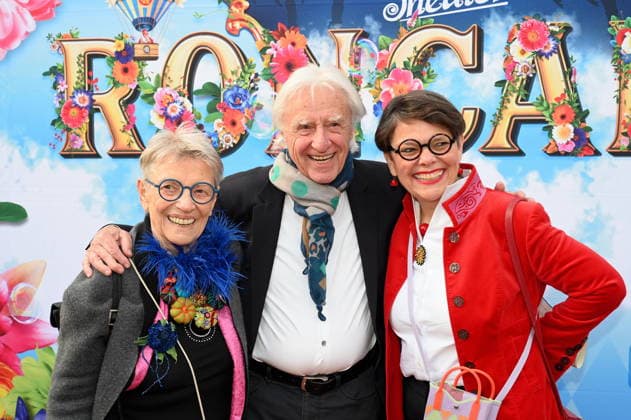 Der schweizer Kabarettist Emil Steinberger und seine Frau Niccel Steinberger (r) und Begleitung (l) kommt zur Kölner Premiere des Circus Roncalli