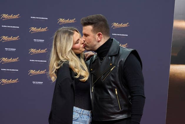 Jessie Noe Scheuermann und Jay Khan - Internationale Premiere & Global Fan Celebration von Michael an der Uber Eats Music Hall in Berlin am 10.04.2026. Kinopremiere Michael
