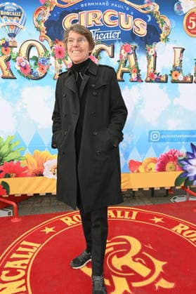Moderatorin Bettina Böttinger kommt zur Kölner Premiere des Circus Roncalli