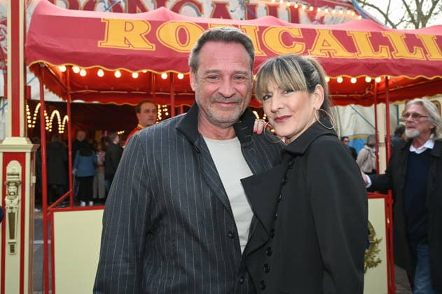 Schauspieler Kai Noll mit Freundin Anne-Kristin Schollenberger kommt zur Kölner Premiere des Circus Roncalli