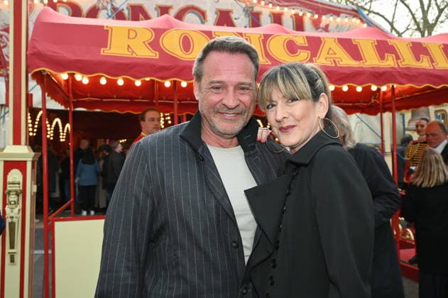 Schauspieler Kai Noll mit Freundin Anne-Kristin Schollenberger kommt zur Kölner Premiere des Circus Roncalli