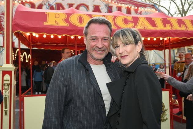 Schauspieler Kai Noll mit Freundin Anne-Kristin Schollenberger kommt zur Kölner Premiere des Circus Roncalli