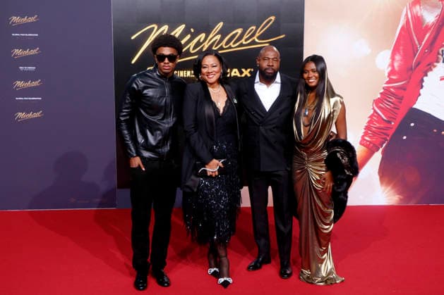 Michael , Weltpremiere auf dem Uber Platz, Berlin, 10.04.2026 Brando Fuqua (Sohn), Lela Rochon ( Ehefrau von) Antoine Fuqua und die Tochter Asia Rochon Fuqua bei der Weltpremiere des Kinofilms Michael auf dem Uber Platz in Berlin am 10.04.2026 Berlin Uber Platz Copyright: xAnitaxBuggex