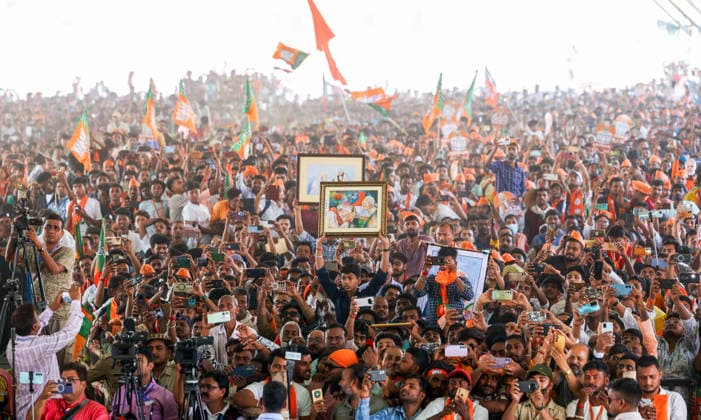 News Bilder des Tages RECORD DATE NOT STATED West Bengal Assembly Elections 2026: PM Modi attends the election rally in Murshidabad s Jangipur Murshidabad West Bengal , Apr 11 (ANI): An enthusiastic crowd as Prime Minister Narendra Modi attends the election rally ahead of the West Bengal Assembly Elections 2026 in Jangipur, Murshidabad, on Saturday. (Narendra Modi Photo Gallery ANI Photo) Murshidabad West Bengal India Copyright: xANIx ANI_20260411296