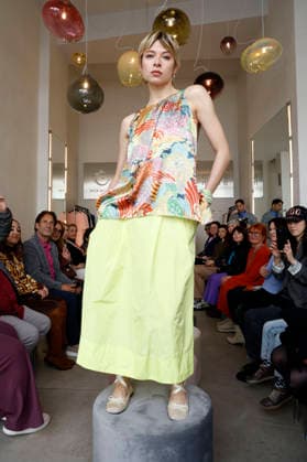 Anna Okuneva bei der Anja Gockel Fashion Show Frisches für die Sinne im Showroom Paris 44 by Anja Gockel. Berlin, 10.04.2026