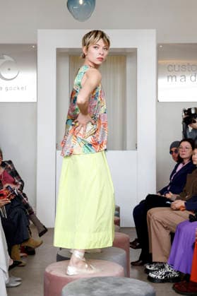 Anna Okuneva bei der Anja Gockel Fashion Show Frisches für die Sinne im Showroom Paris 44 by Anja Gockel. Berlin, 10.04.2026