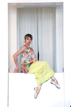 Anna Okuneva bei der Anja Gockel Fashion Show Frisches für die Sinne im Showroom Paris 44 by Anja Gockel. Berlin, 10.04.2026