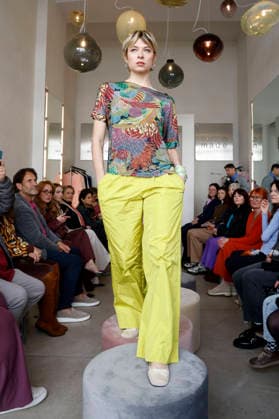 Anna Okuneva bei der Anja Gockel Fashion Show Frisches für die Sinne im Showroom Paris 44 by Anja Gockel. Berlin, 10.04.2026