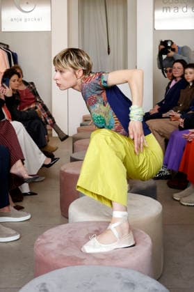 Anna Okuneva bei der Anja Gockel Fashion Show Frisches für die Sinne im Showroom Paris 44 by Anja Gockel. Berlin, 10.04.2026