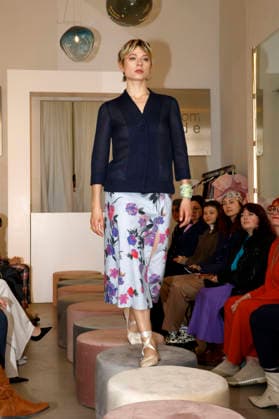 Anna Okuneva bei der Anja Gockel Fashion Show Frisches für die Sinne im Showroom Paris 44 by Anja Gockel. Berlin, 10.04.2026