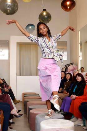 Debora Goulart bei der Anja Gockel Fashion Show Frisches für die Sinne im Showroom Paris 44 by Anja Gockel. Berlin, 10.04.2026