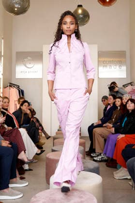 Debora Goulart bei der Anja Gockel Fashion Show Frisches für die Sinne im Showroom Paris 44 by Anja Gockel. Berlin, 10.04.2026
