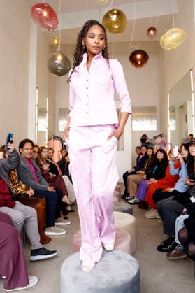 Debora Goulart bei der Anja Gockel Fashion Show Frisches für die Sinne im Showroom Paris 44 by Anja Gockel. Berlin, 10.04.2026