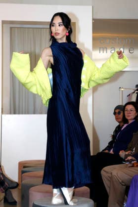 Miho Shiratori bei der Anja Gockel Fashion Show Frisches für die Sinne im Showroom Paris 44 by Anja Gockel. Berlin, 10.04.2026