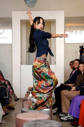 Miho Shiratori bei der Anja Gockel Fashion Show Frisches für die Sinne im Showroom Paris 44 by Anja Gockel. Berlin, 10.04.2026