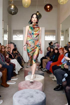 Miho Shiratori bei der Anja Gockel Fashion Show Frisches für die Sinne im Showroom Paris 44 by Anja Gockel. Berlin, 10.04.2026