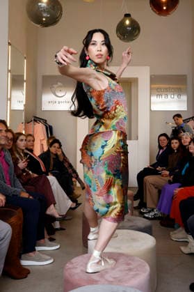 Miho Shiratori bei der Anja Gockel Fashion Show Frisches für die Sinne im Showroom Paris 44 by Anja Gockel. Berlin, 10.04.2026