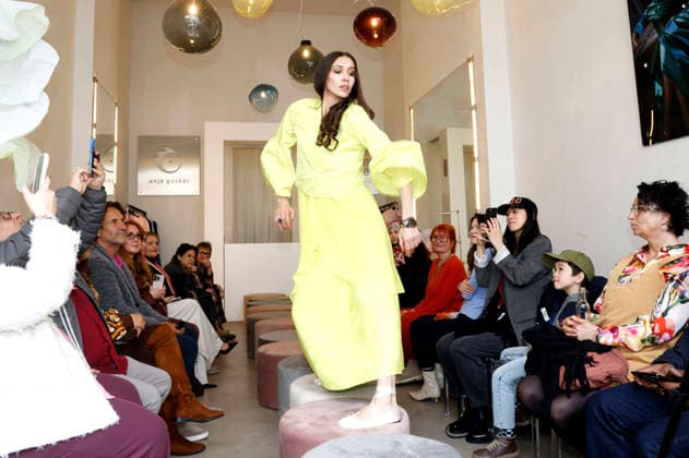 Lia Kemendi bei der Anja Gockel Fashion Show Frisches für die Sinne im Showroom Paris 44 by Anja Gockel. Berlin, 10.04.2026