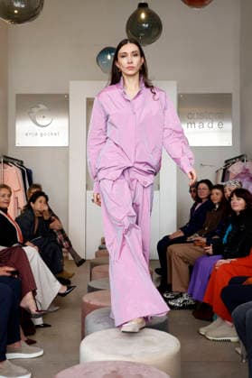 Lia Kemendi bei der Anja Gockel Fashion Show Frisches für die Sinne im Showroom Paris 44 by Anja Gockel. Berlin, 10.04.2026