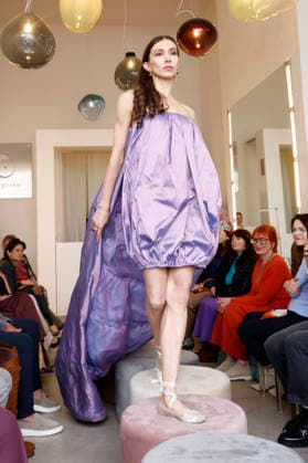 Lia Kemendi bei der Anja Gockel Fashion Show Frisches für die Sinne im Showroom Paris 44 by Anja Gockel. Berlin, 10.04.2026