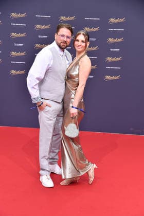 Felix von Jascheroff mit Ehefrau Alexandra-Sophie Winterberg bei der Internationalen Premiere im Rahmen der Global Fan Celebration zu MICHAEL in Berlin am 10.04.2026 *** Felix von Jascheroff with wife Alexandra Sophie Winterberg at the international premiere as part of the Global Fan Celebration for MICHAEL in Berlin on 10 04 2026