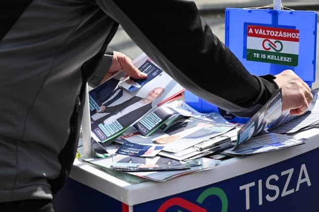 News Bilder des Tages Hungary Parliamentary Election 9142055 11.04.2026 A view shows a campaign point of the opposition Tisza party set up on a street ahead of the Hungarian parliamentary election in Budapest, Hungary. Ekaterina Chesnokova Sputnik Budapest Hungary  Copyright: xEkaterinaxChesnokovax