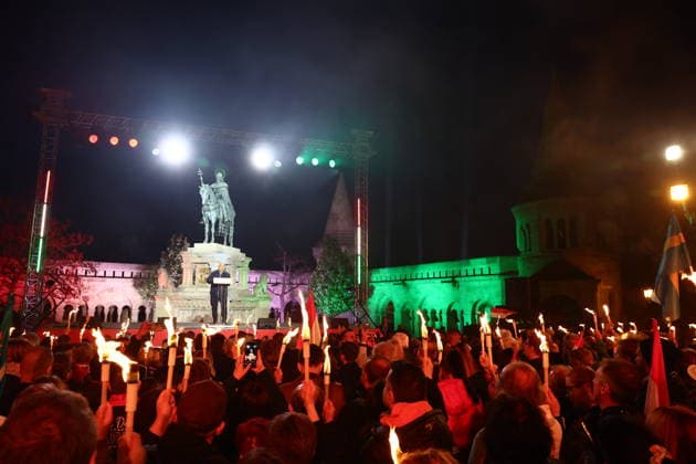News Bilder des Tages Viktor Orban holds rally ahead of Hungary elections BUDAPEST, HUNGARY - APRIL 11: Hungarian Prime Minister Viktor Orban addresses supporters during his campaign closing rally at Buda Castle, on the eve of the general election in Budapest, Hungary on April 11, 2026. Jakub Porzycki Anadolu Budapest Hungary. Editorial use only. Please get in touch for any other usage.  Copyright: x2026xAnadoluxJakubxPorzyckix
