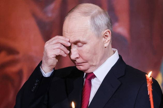 RUSSIA, MOSCOW - APRIL 12, 2026: Russia s President Vladimir Putin crosses himself during an Easter service at the Cathedral of Christ the Saviour. The Russian Orthodox Church celebrates the holiday according to the Julian calendar Moscow Russia  - ZUMAt113 20260412_zaa_t113_058 Copyright: xSergeixSavostyanovx