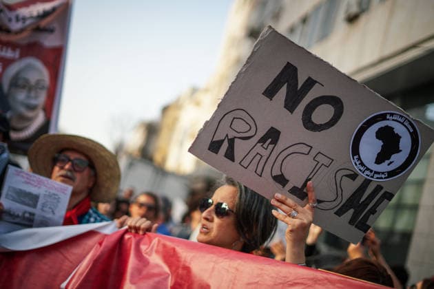 News Bilder des Tages #2 April 11, 2026, Tunis, Tunis, Tunisia, Tunisia: Protesters gather in Tunis, Tunisia, to demonstrate against racism and discrimination, calling for equality and justice for migrants, amid growing concerns over civil rights and recent actions targeting anti-racism activists, on April 11th, 2026. Tunis Tunisia  - ZUMAm342 20260411_zsp_m342_004 Copyright: xHasanxMradx