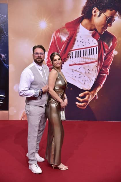 MICHAEL INTERNATIONALE PREMIERE IN BERLIN Felix von Jascheroff mit ehefrau und Fitness-Influencerin Alexandra-Sophie Winterberg Ankunft, roter Teppich zum PhotoCall im Rahmen der Intgernationalen Premiere von Global Fan Celebrartion MICHAEL in Berlin am 10.04.2026 *** MICHAEL INTERNATIONAL PREMIERE IN BERLIN Felix von Jascheroff with wife and fitness influencer Alexandra Sophie Winterberg Arrival, red carpet for the PhotoCall at the International Premiere of Global Fan Celebrartion MICHAEL in Berlin on 10 04 2026 Photopress Mueller